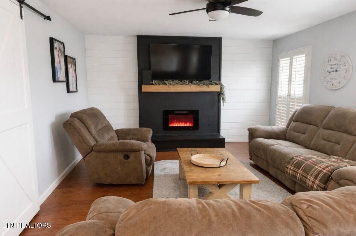 3260 Blue Springs Road Strawberry Plains, TN 37871 - Photo 2 of 15 Living Room