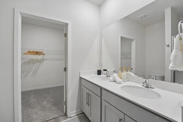 $364,990 | 2206 Creek View Lane, Raymore, MO 64083