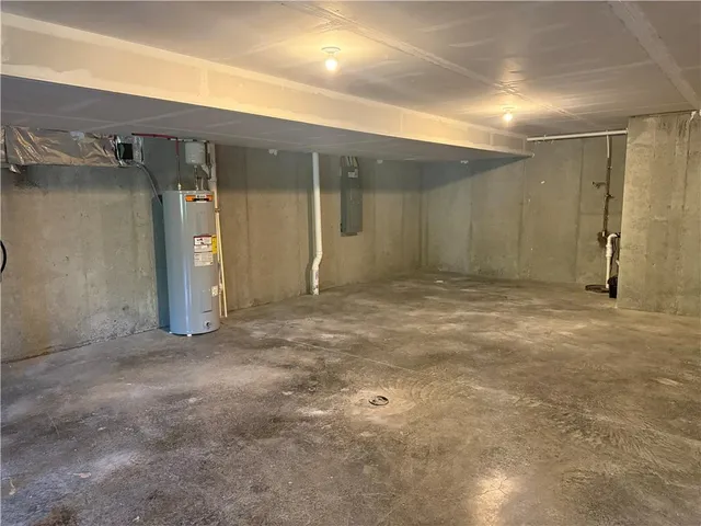 $364,990 | 2206 Creek View Lane, Raymore, MO 64083