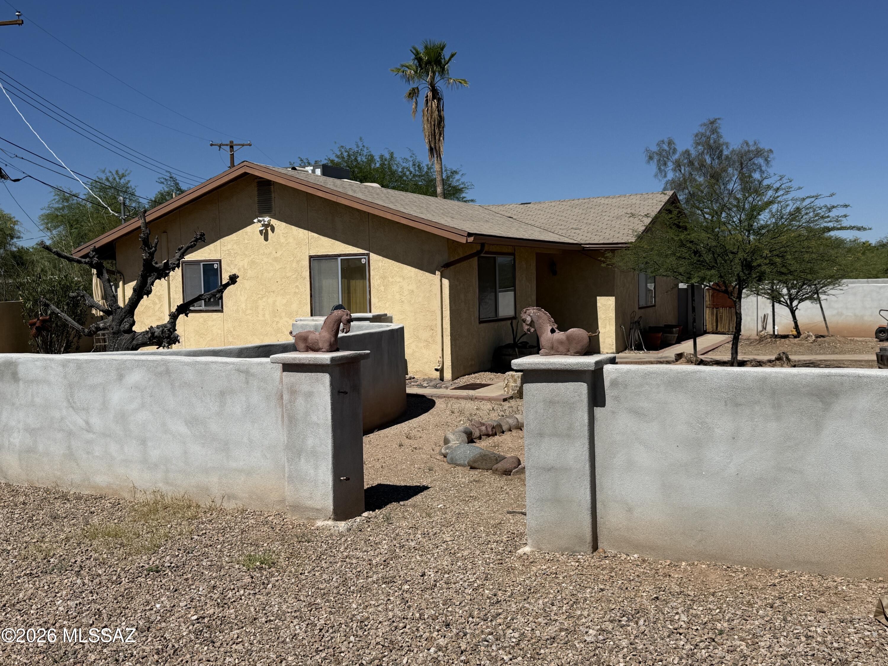 4086 East Montecito Street Tucson, AZ 85711 - Photo 2 of 49 IMG_4667