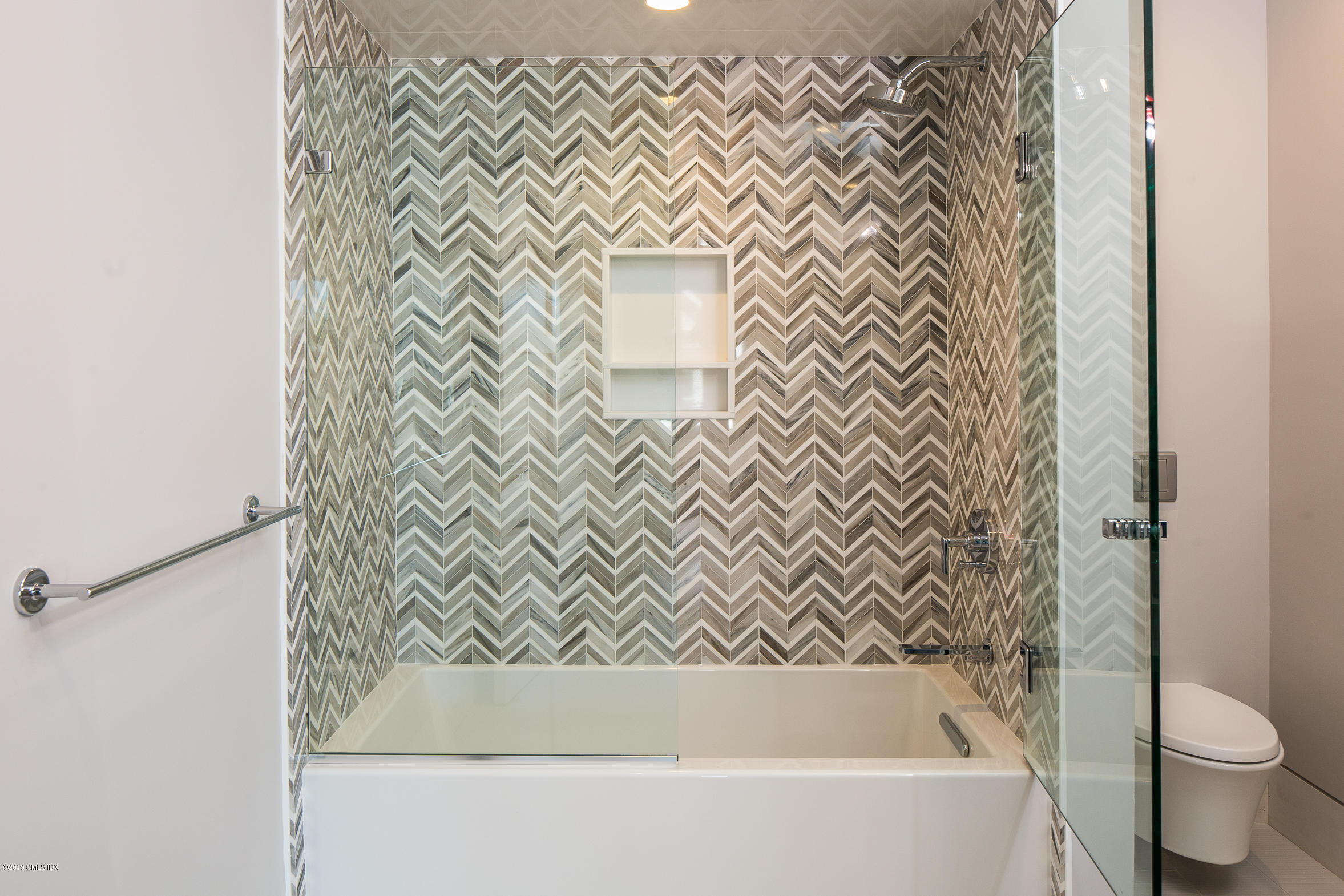 38 St Roch Avenue, Unit E Greenwich, CT 06830 - Photo 16 of 51 a bathroom with a bathtub and toilet