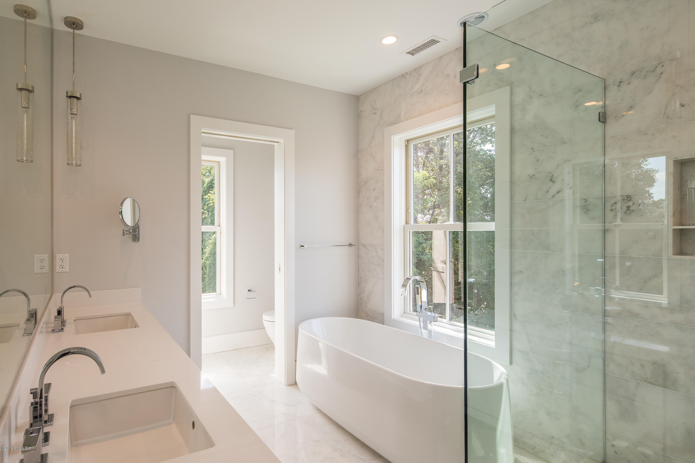 38 St Roch Avenue, Unit E Greenwich, CT 06830 - Photo 10 of 51 a bathroom with a tub sink and mirror