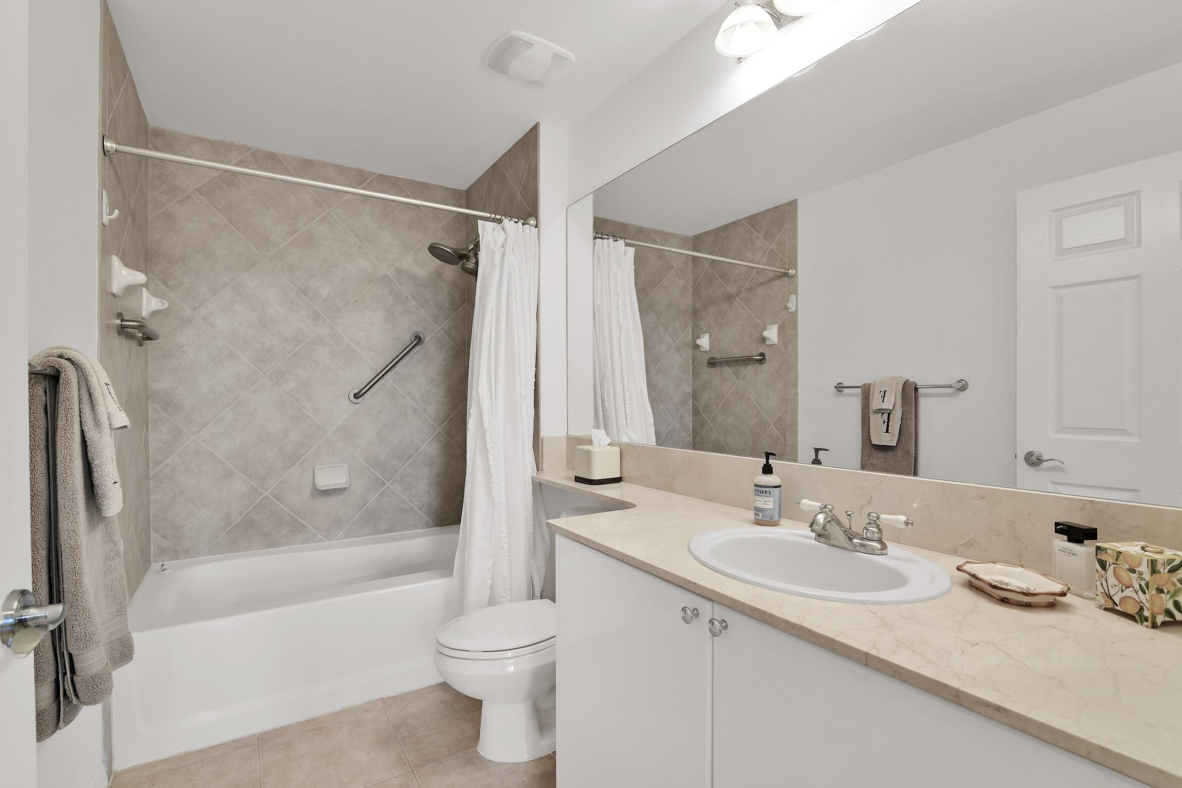 233 South Federal Highway, Unit 421 Boca Raton, FL 33432 - Photo 14 of 44 Primary Bathroom