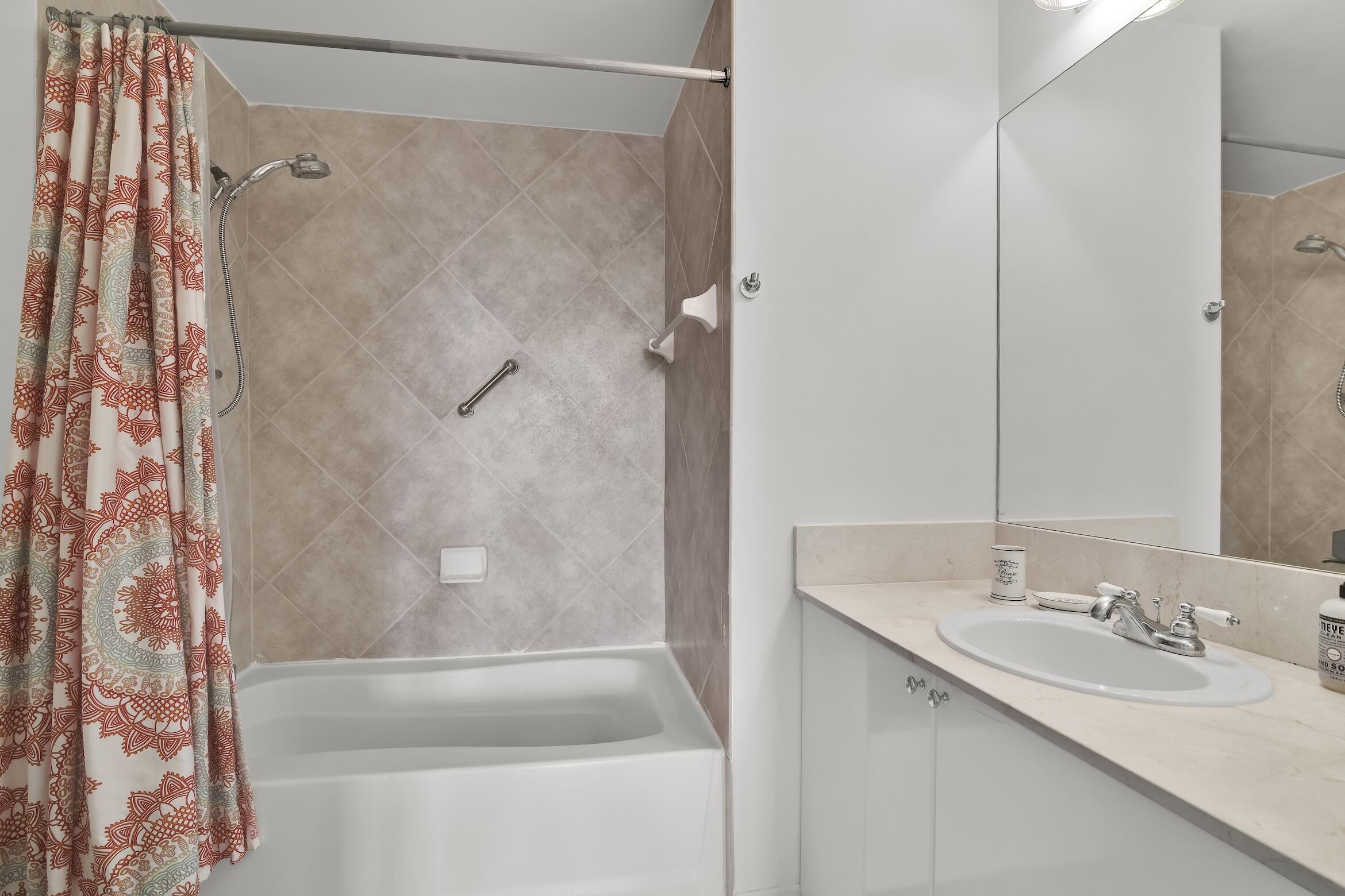 233 South Federal Highway, Unit 421 Boca Raton, FL 33432 - Photo 19 of 44 Guest Bathroom