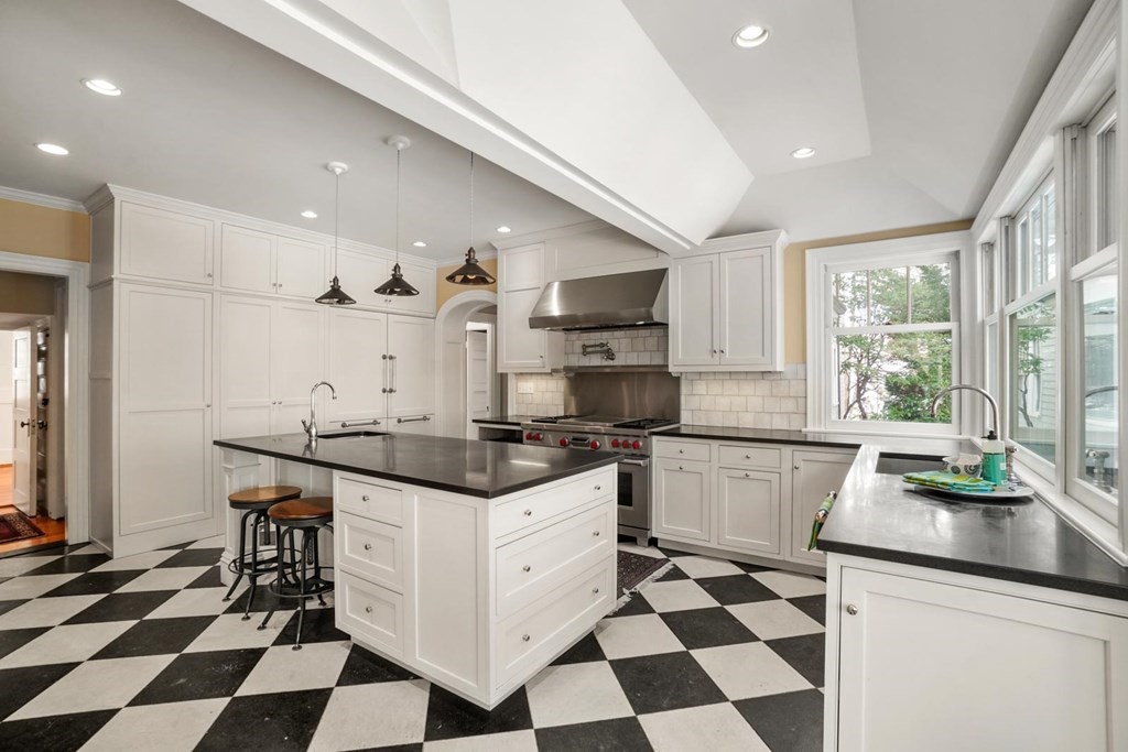 142 Hinckley Road Milton, MA 02186 - Photo 7 of 42 Gallery Image 7