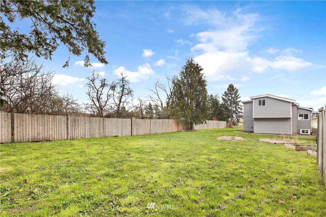 1606 Bayon Road Bellingham, WA 98225 - Photo 36 of 39 a view of a back yard