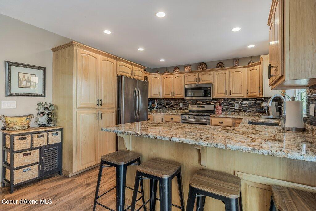 11413 North Summit Loop Post Falls, ID 83854 - Photo 19 of 67 Additional Seating in Kitchen