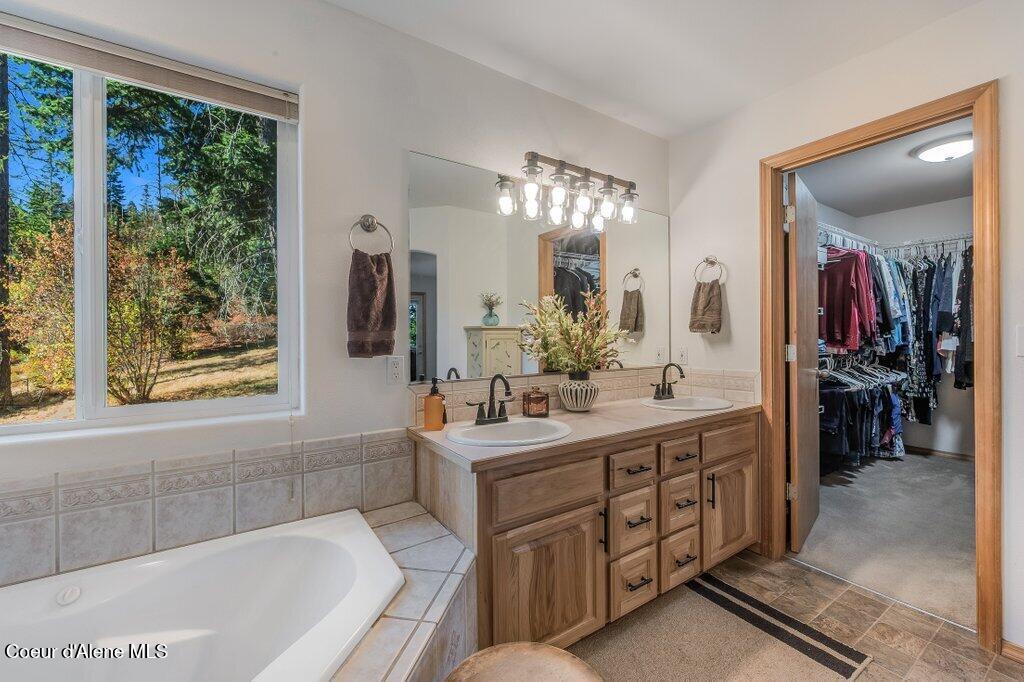 11413 North Summit Loop Post Falls, ID 83854 - Photo 29 of 67 En Suite with Walk In Closet