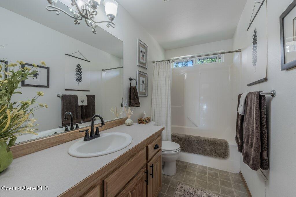 11413 North Summit Loop Post Falls, ID 83854 - Photo 39 of 67 Full Bathroom