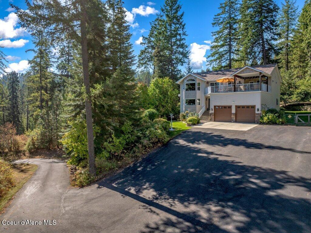 11413 North Summit Loop Post Falls, ID 83854 - Photo 4 of 67 Expansive, Paved Approach
