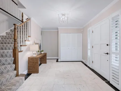 $1,250,000 | 1324 Laurie Lane, Burr Ridge, IL 60527