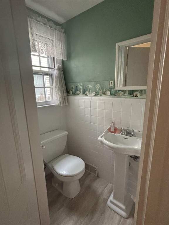 137 Appleton Street Springfield, MA 01108 - Photo 15 of 35 Gallery Image 15