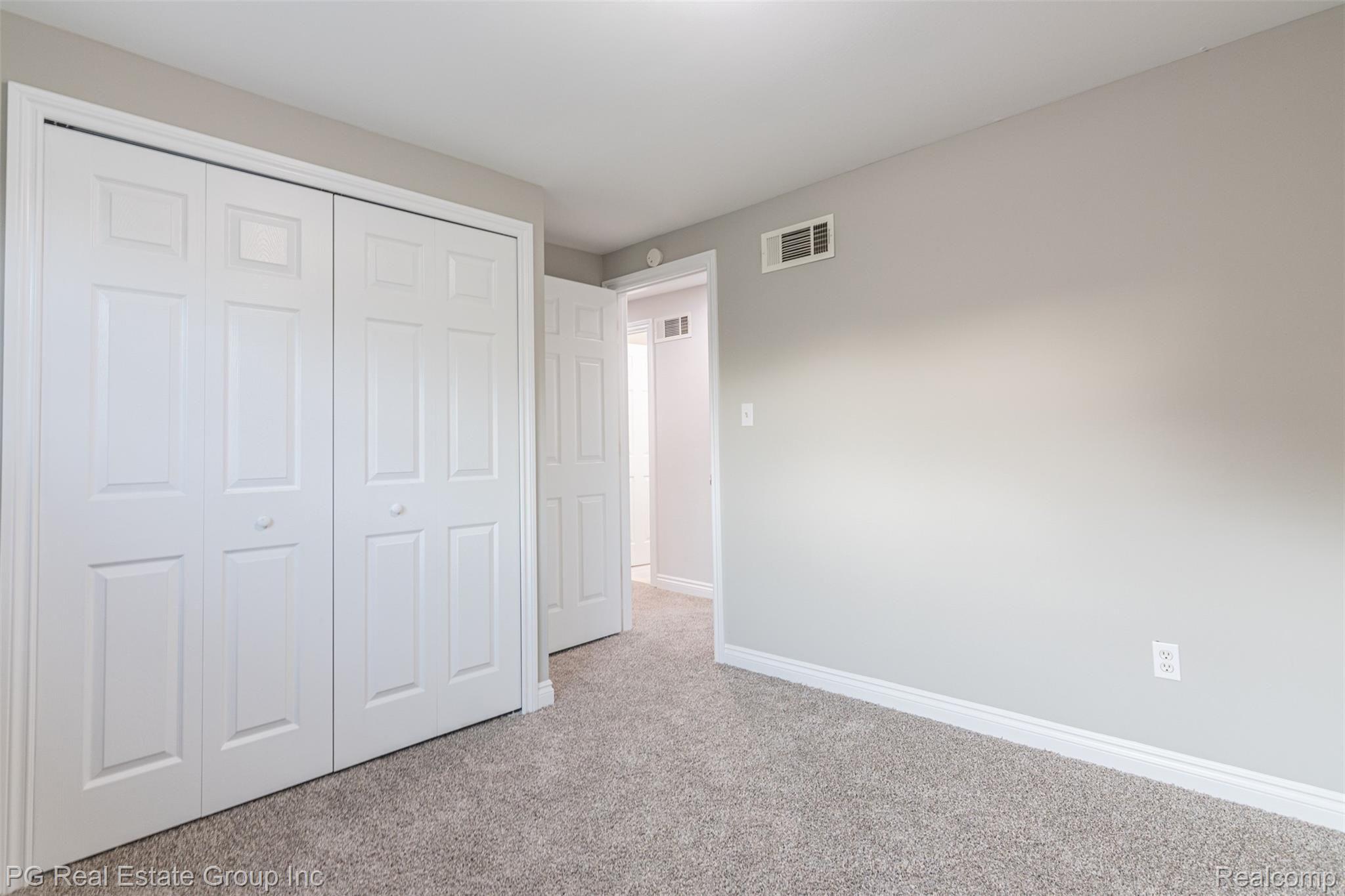 25803 Schoenherr Road Warren, MI 48089 - Photo 23 of 29 25803 Shoenherr Rd-25.jpg