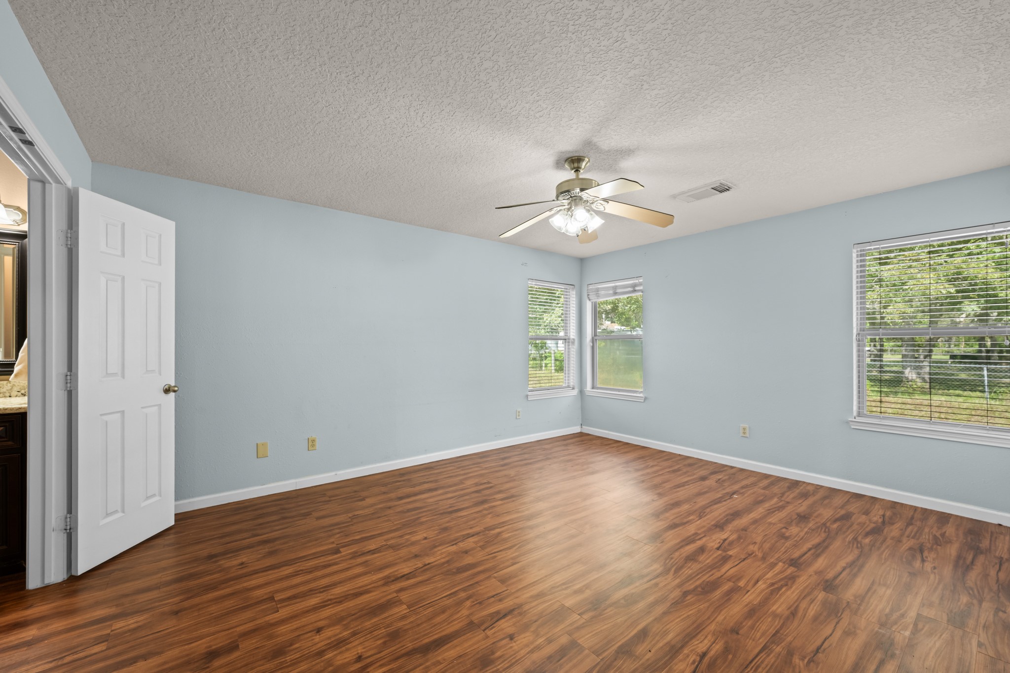 7442 County Road 42 Rosharon, TX 77583 - Photo 30 of 43 wooden floor in an empty room with a window