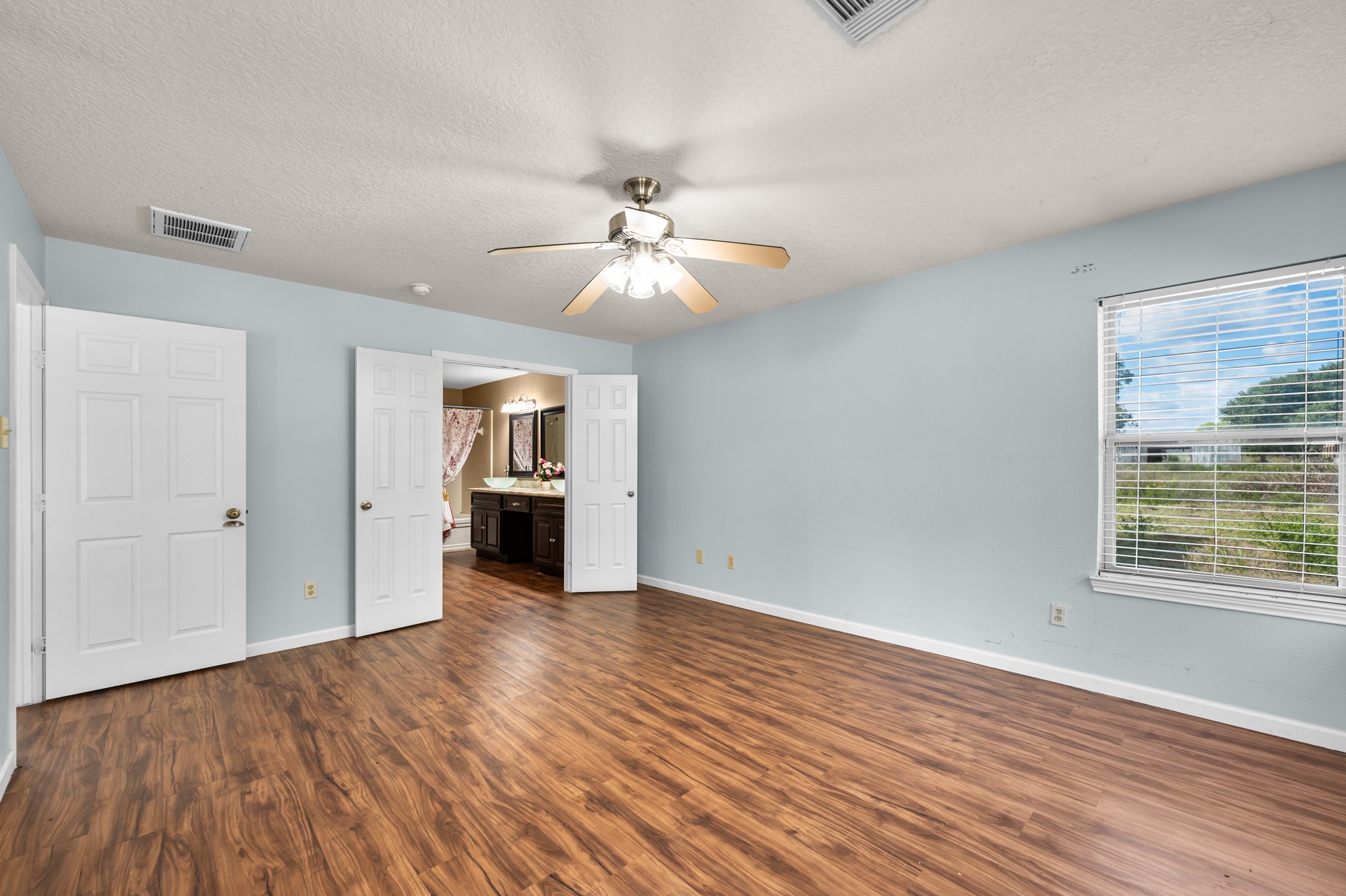 7442 County Road 42 Rosharon, TX 77583 - Photo 31 of 43 wooden floor in an empty room with a window