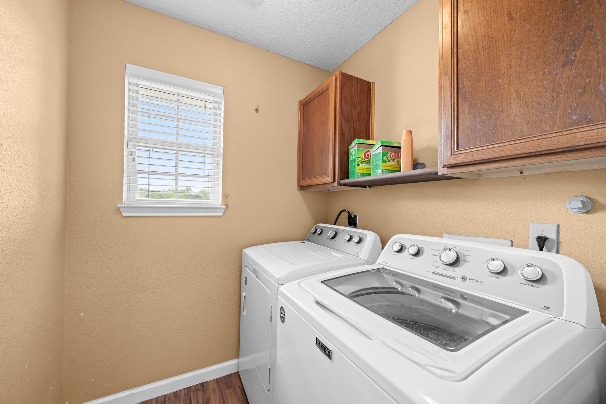 7442 County Road 42 Rosharon, TX 77583 - Photo 39 of 43 a utility room with dryer and washer
