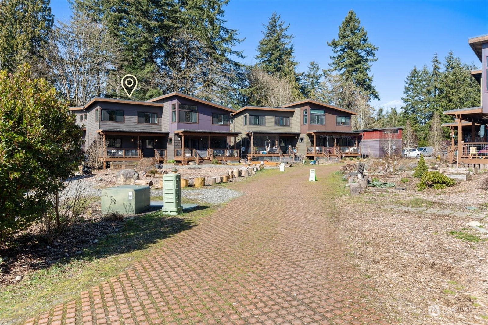 1402 194th Street Southeast, Unit 4 Bothell, WA 98012 - Photo 29 of 40 a front view of a house with garden