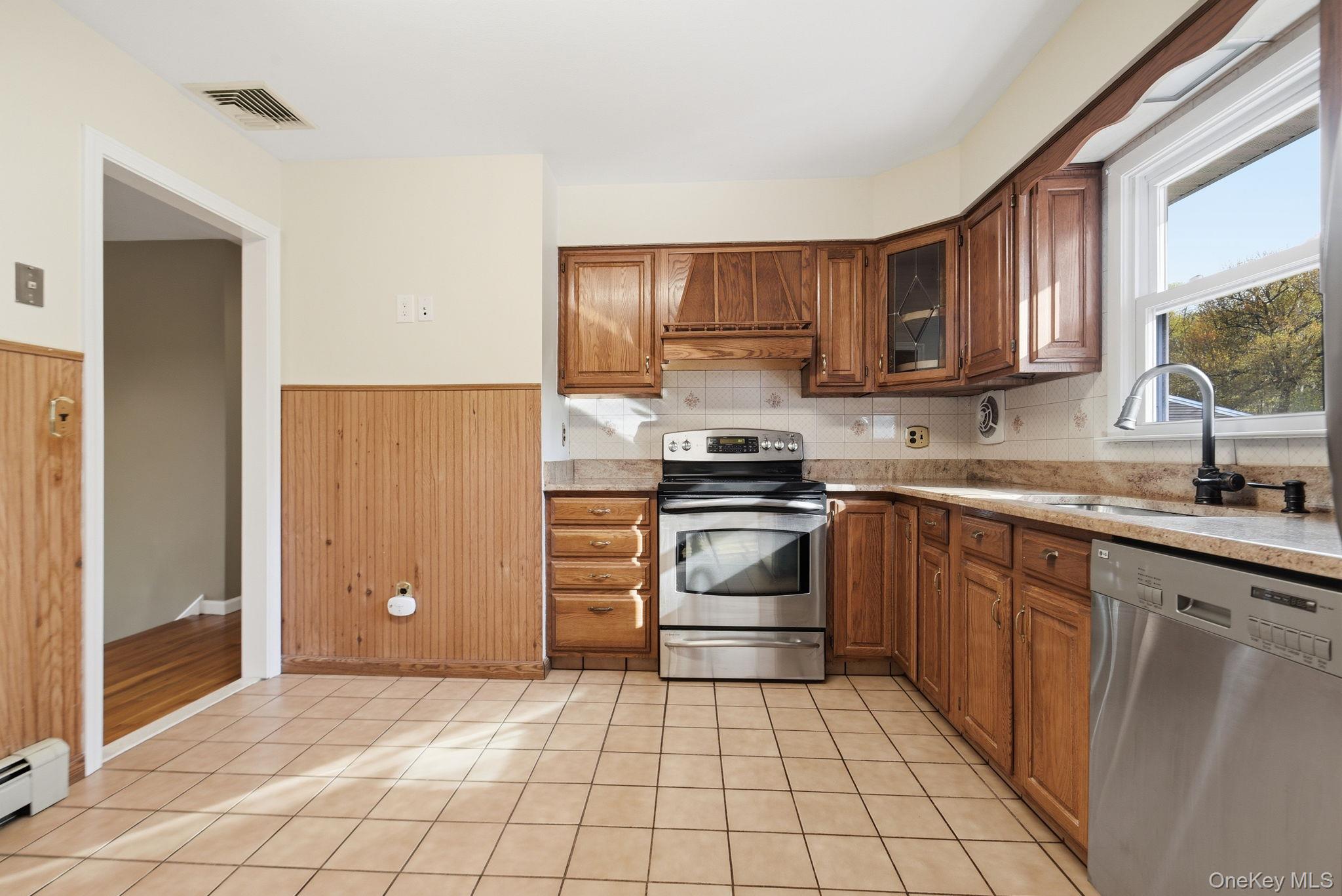 140 Chestnut Ridge Road Mahopac, NY 10541 - Photo 7 of 25