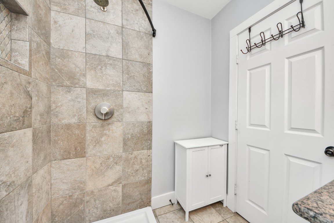 2820 Holman Street Houston, TX 77004 - Photo 29 of 38 a bathroom with a shower