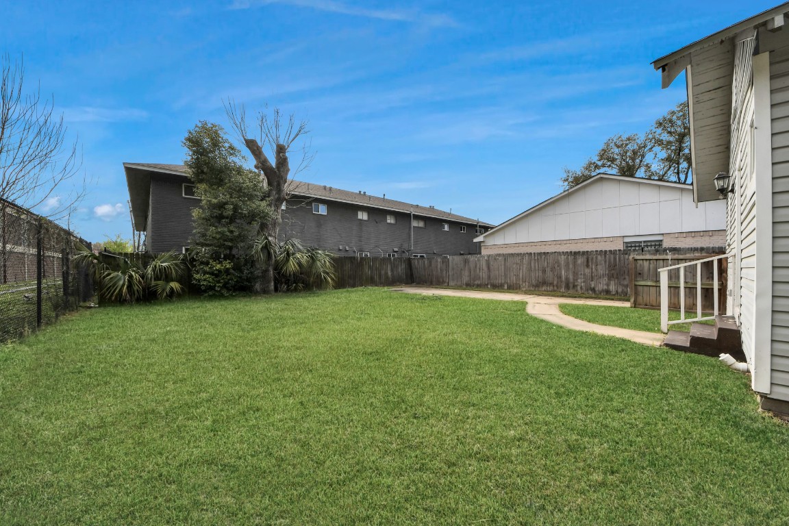 2820 Holman Street Houston, TX 77004 - Photo 31 of 38 a view of a house with a backyard
