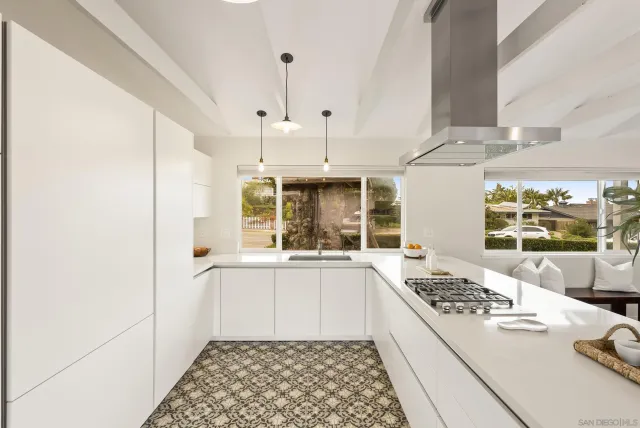 $3,875,000 | 6653 Avenida Manana, La Jolla, CA 92037