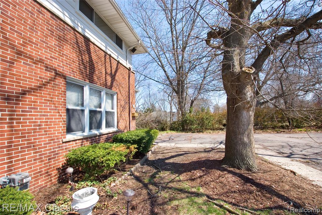 2604 Rochester Road Royal Oak, MI 48073 - Photo 3 of 32