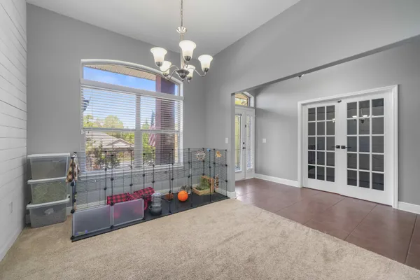 a view of livingroom with furniture