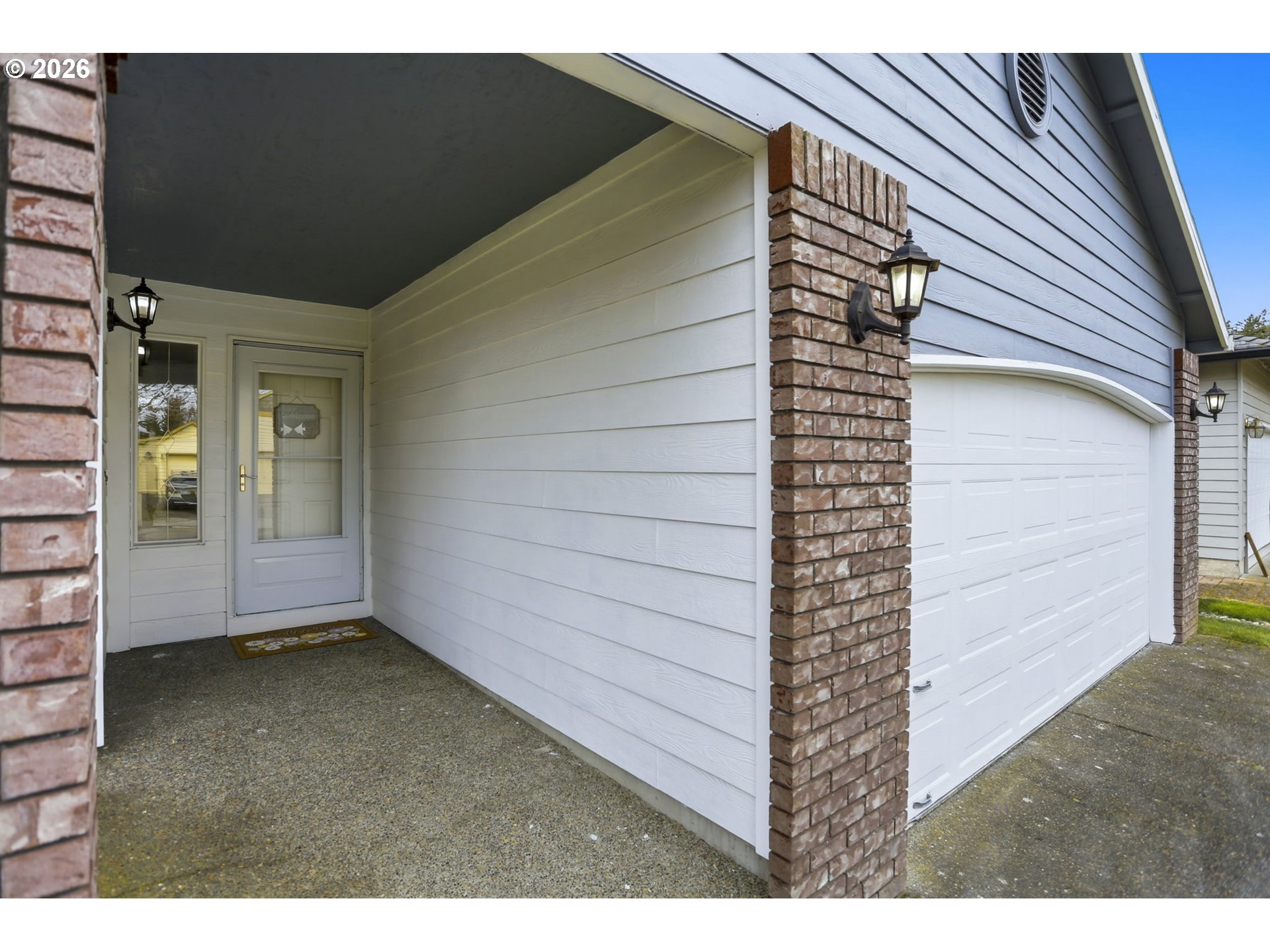 858 Southwest 24th Street Troutdale, OR 97060 - Photo 4 of 32 a view of an front of house