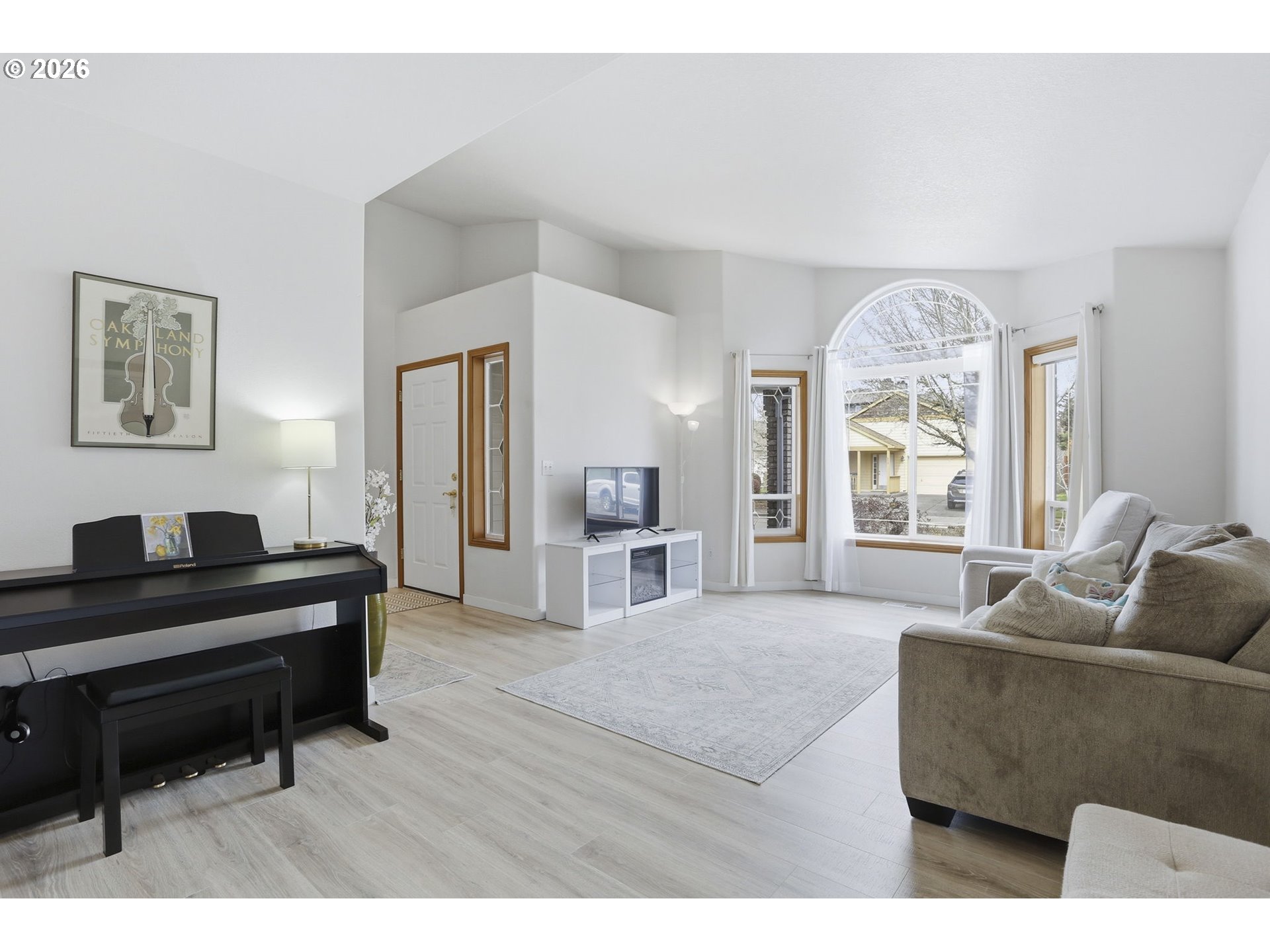 858 Southwest 24th Street Troutdale, OR 97060 - Photo 8 of 32 a living room with furniture and a piano table