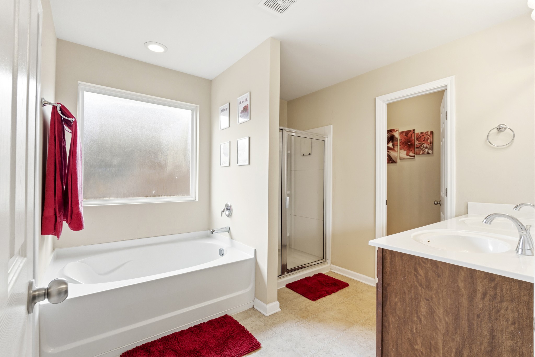 1011 Benwick Road Hendersonville, TN 37075 - Photo 29 of 60 a bathroom with a bathtub and a shower