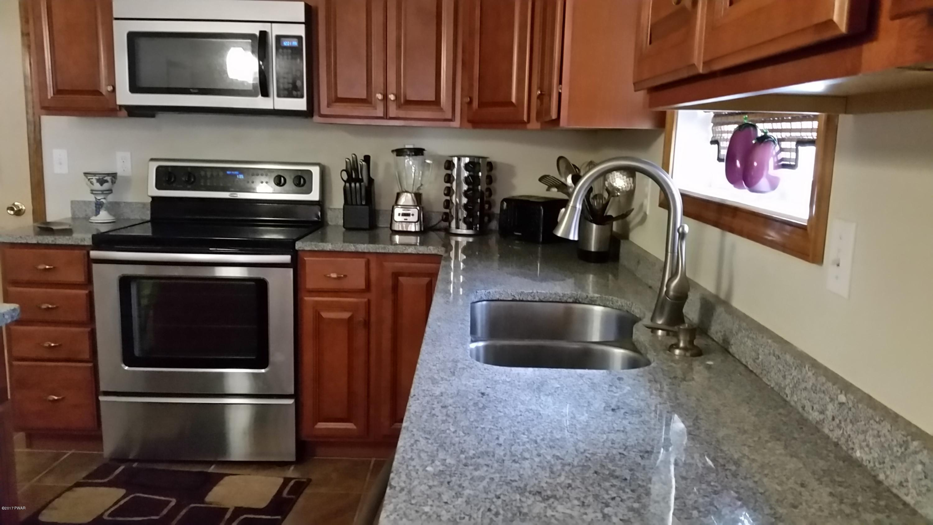 137 Johnson Road Milford, PA 18337 - Photo 4 of 26 4 Kitchen 2
