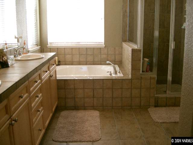 440 Octate Circle Reno, NV 89511 - Photo 5 of 8 a bathroom with a bathtub and shower