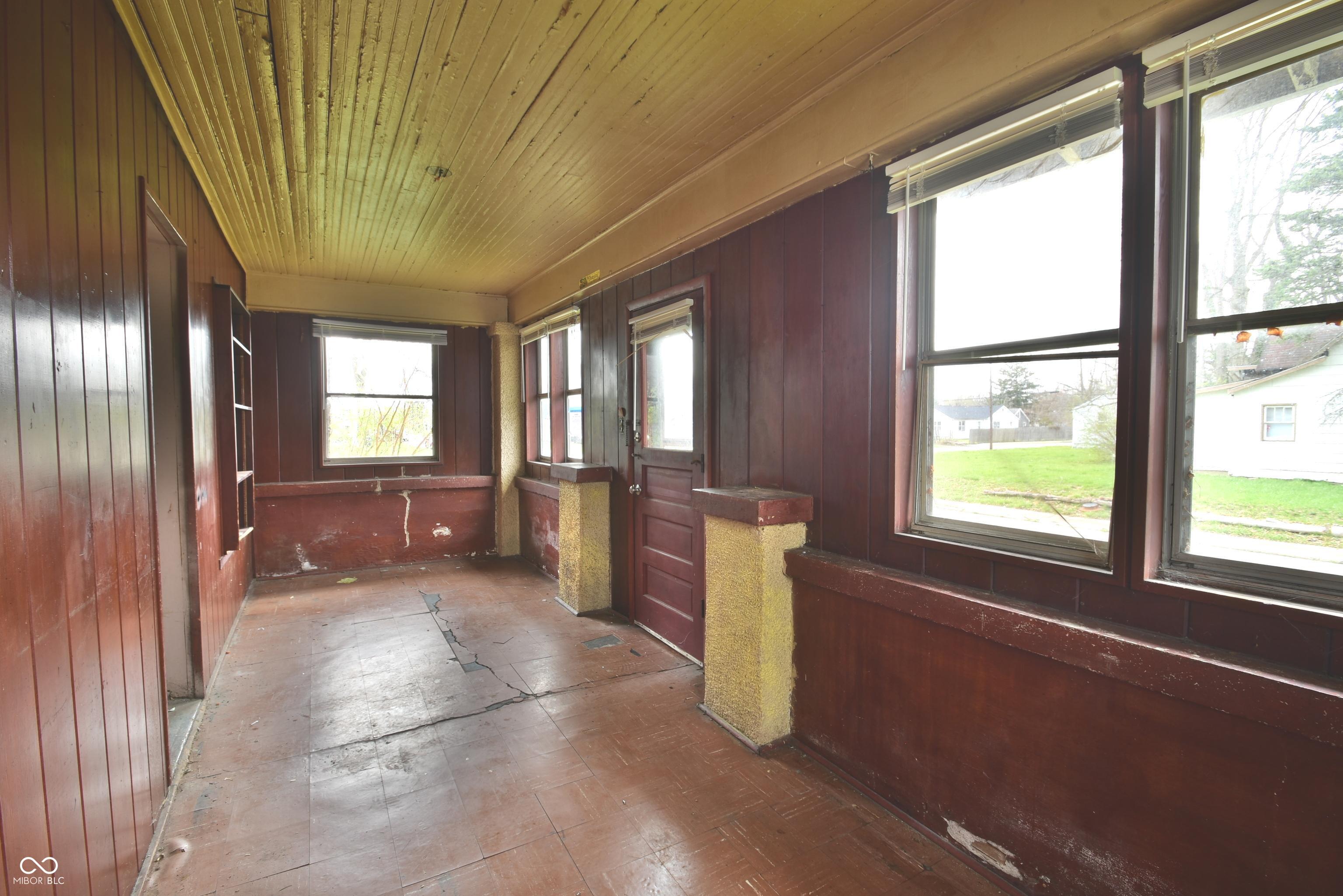 1426 Dewey Street Anderson, IN 46016 - Photo 4 of 17