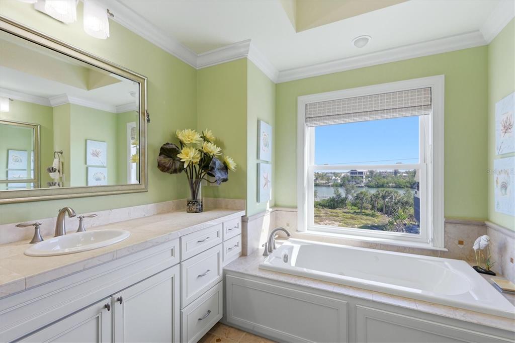 131 South Gulf Boulevard Boca Grande, FL 33921 - Photo 29 of 59 a bathroom with a tub a sink and mirror
