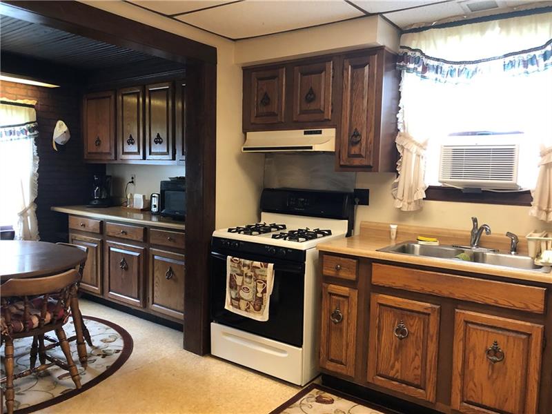 5886 Virginia Road Hermitage, PA 16148 - Photo 5 of 25 Large country kitchen with separate breakfast nook and coffee bar.