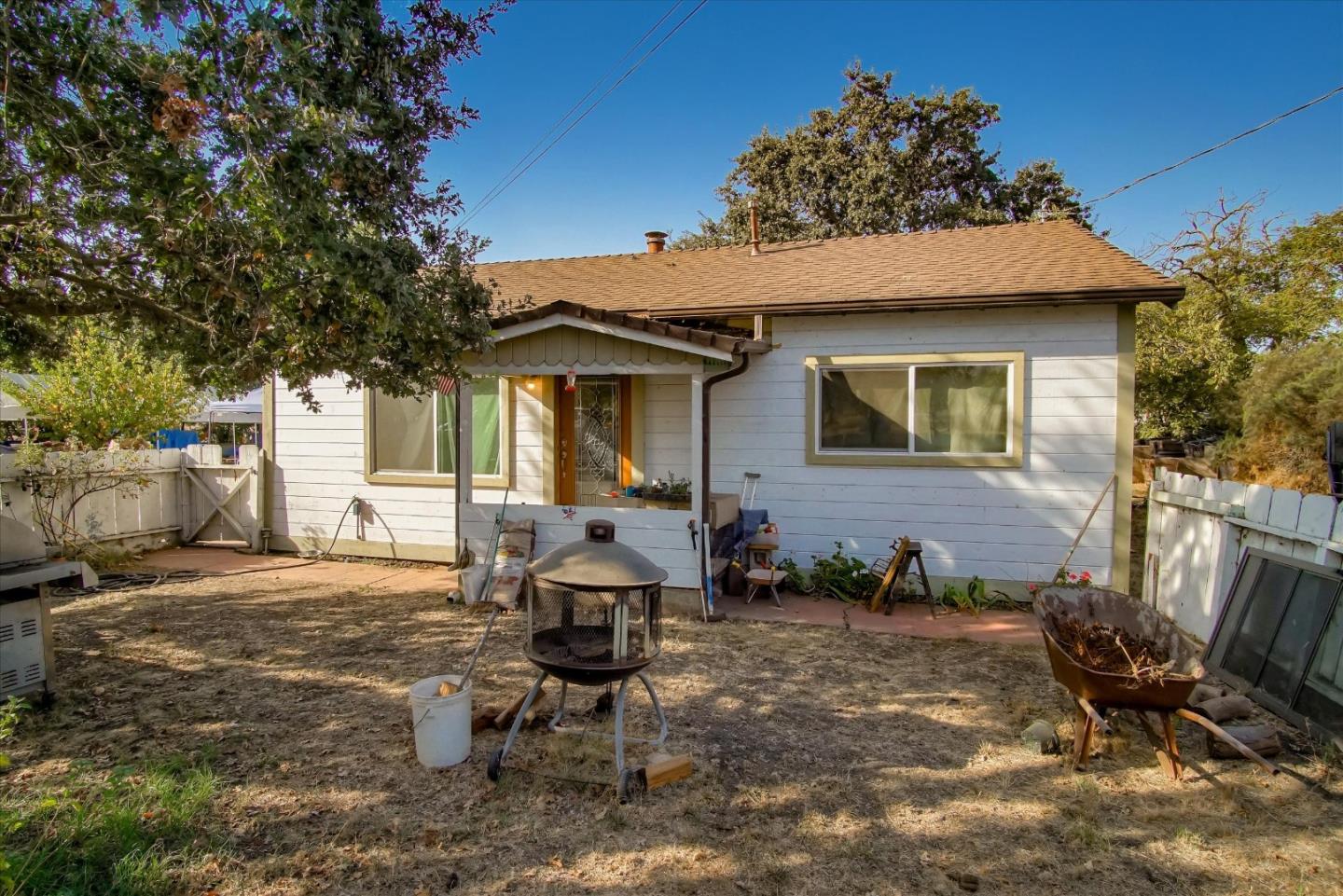 a view of a house with backyard and sitting area