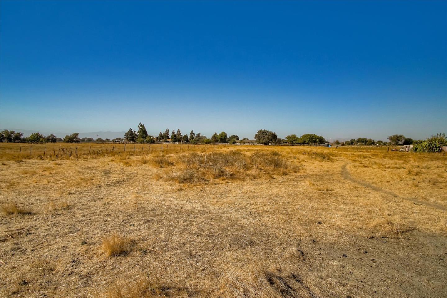 6520 Fairview Road Hollister, CA 95023 - Photo 20 of 39 a view of an ocean