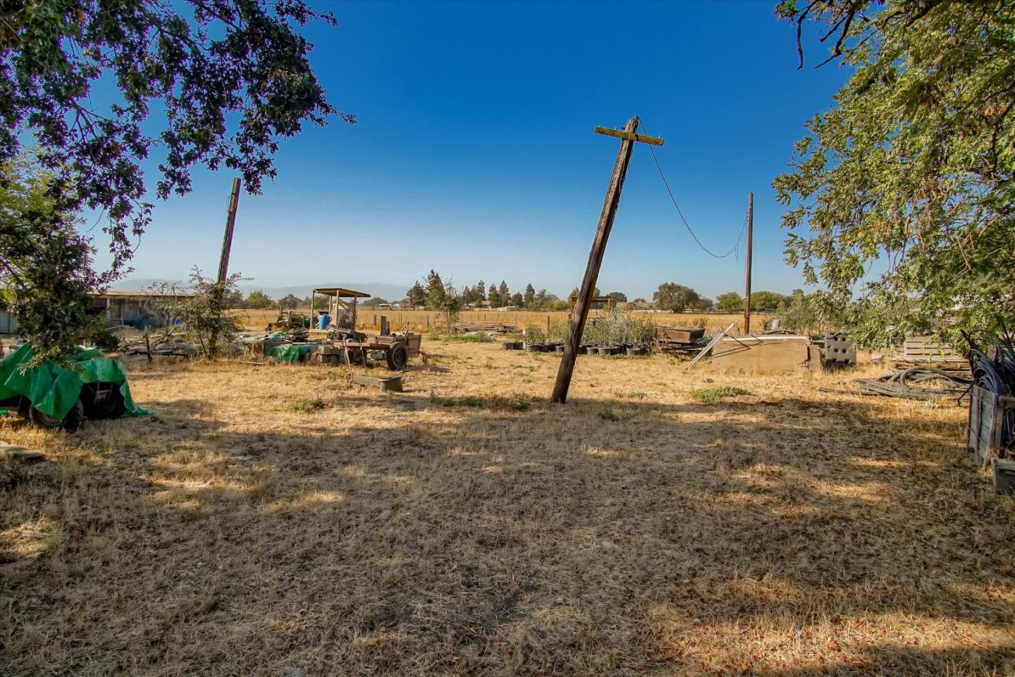 6520 Fairview Road Hollister, CA 95023 - Photo 4 of 39 a view of yard