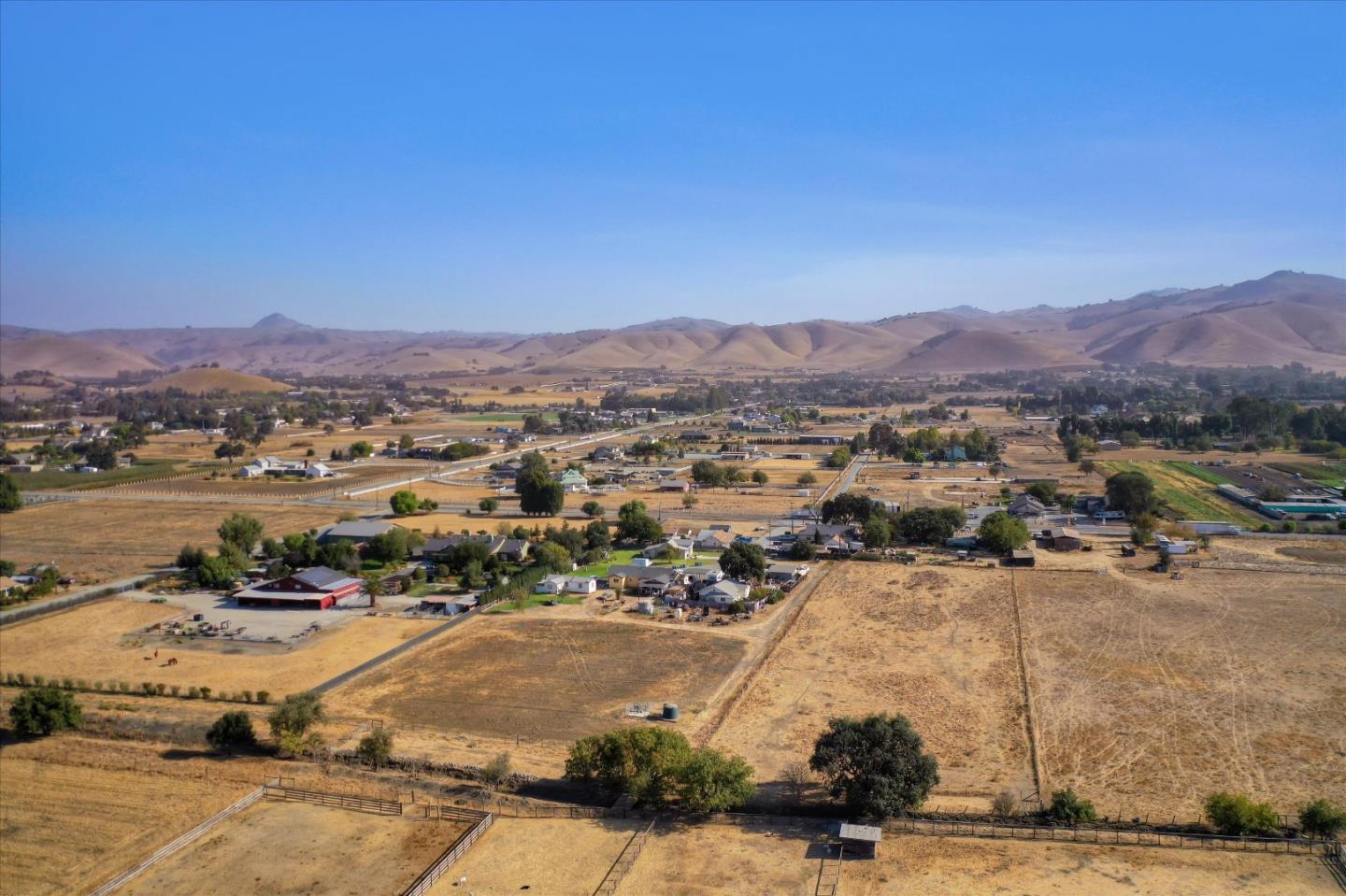 6520 Fairview Road Hollister, CA 95023 - Photo 32 of 39 a view of a city