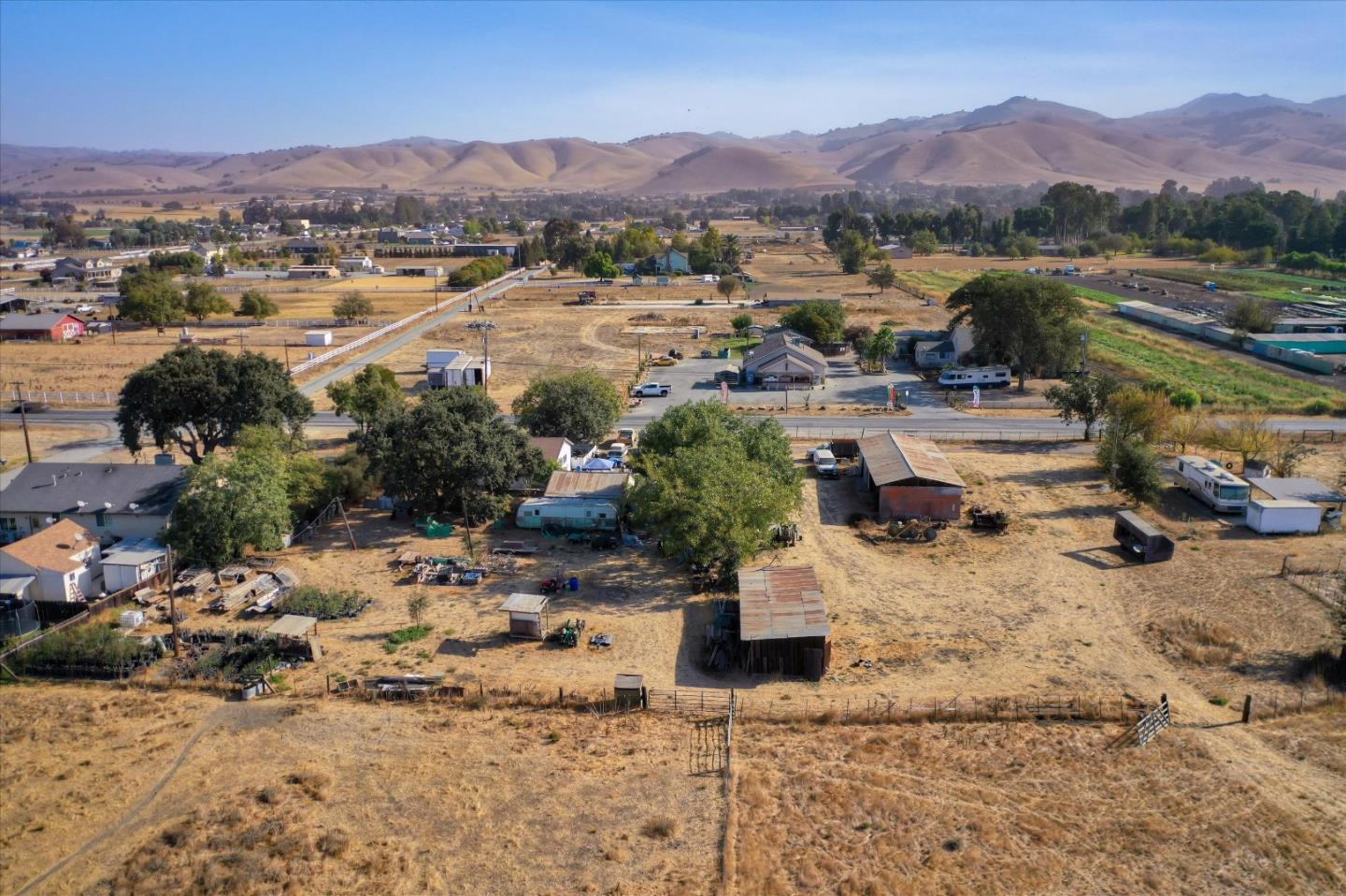 6520 Fairview Road Hollister, CA 95023 - Photo 37 of 39 a view of city and mountain
