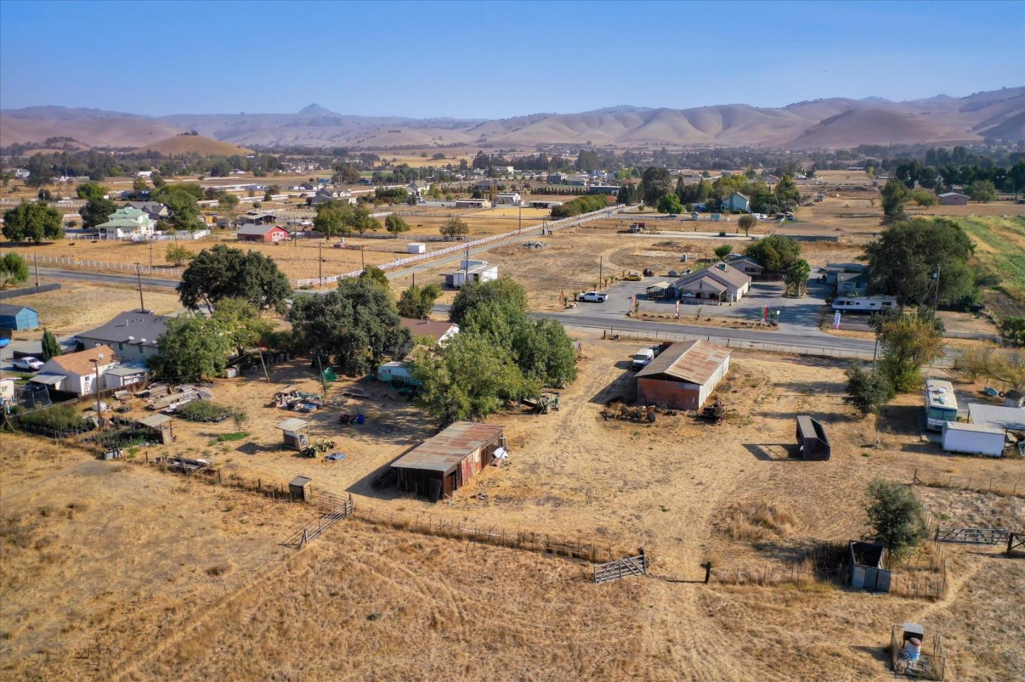6520 Fairview Road Hollister, CA 95023 - Photo 38 of 39 an aerial view of a swimming pool and mountain view