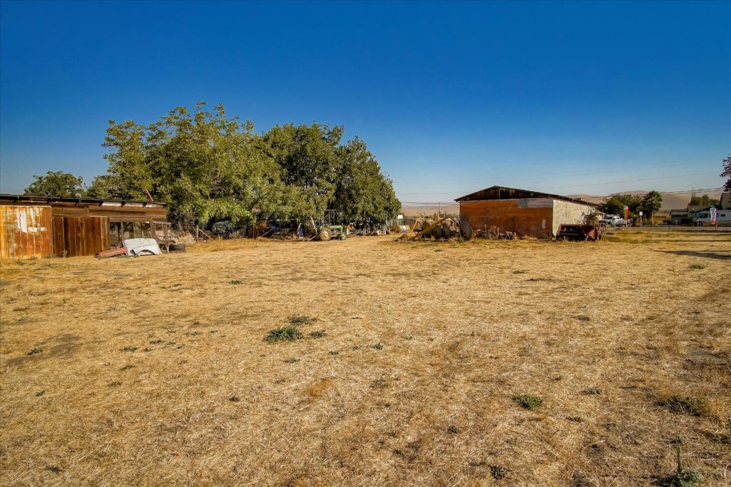 6520 Fairview Road Hollister, CA 95023 - Photo 5 of 39 a bathroom with a sink