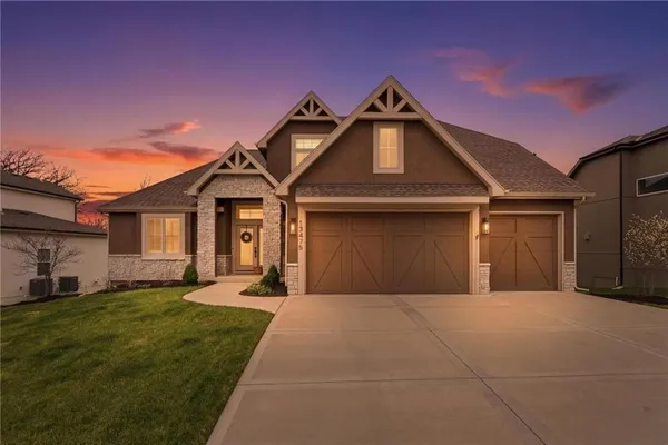 $725,000 | 13475 Terrace Park Drive, Parkville, MO 64152