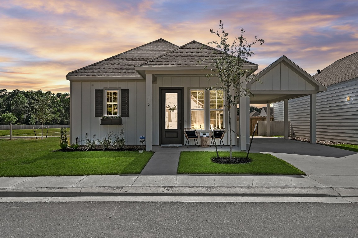 Picture perfect home during twilight hours!
Model home.