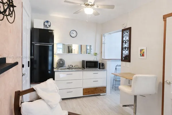 $1,600 | 428 Southwest 9th Street, Unit 15, Miami, FL 33130