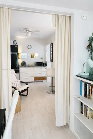 $1,600 | 428 Southwest 9th Street, Unit 15, Miami, FL 33130