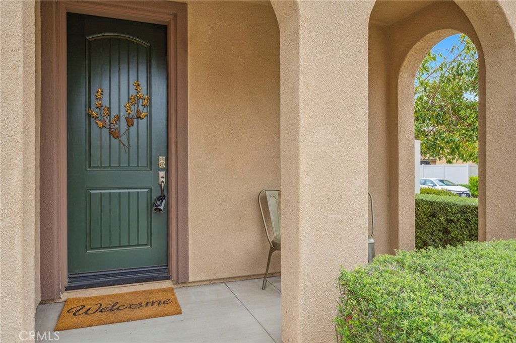 205 Spotted Saddle Way Fallbrook, CA 92028 - Photo 6 of 63 an entrance view with a entryway