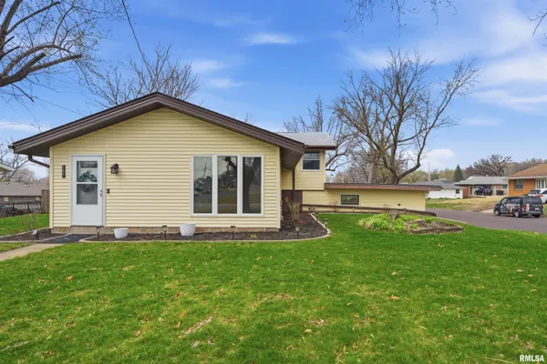 $189,900 | 1601 North 11th Street, Pekin, IL 61554