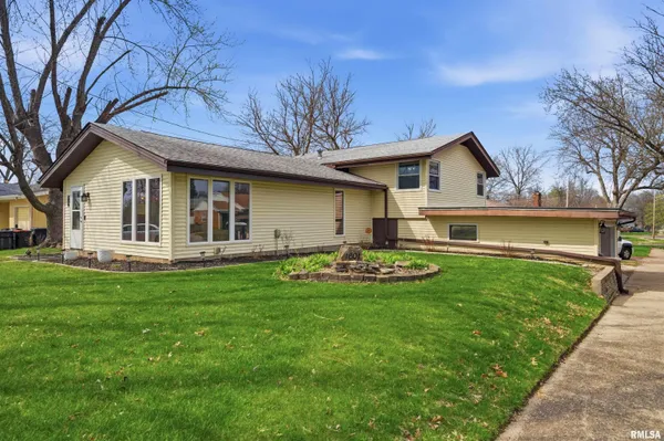 $189,900 | 1601 North 11th Street, Pekin, IL 61554