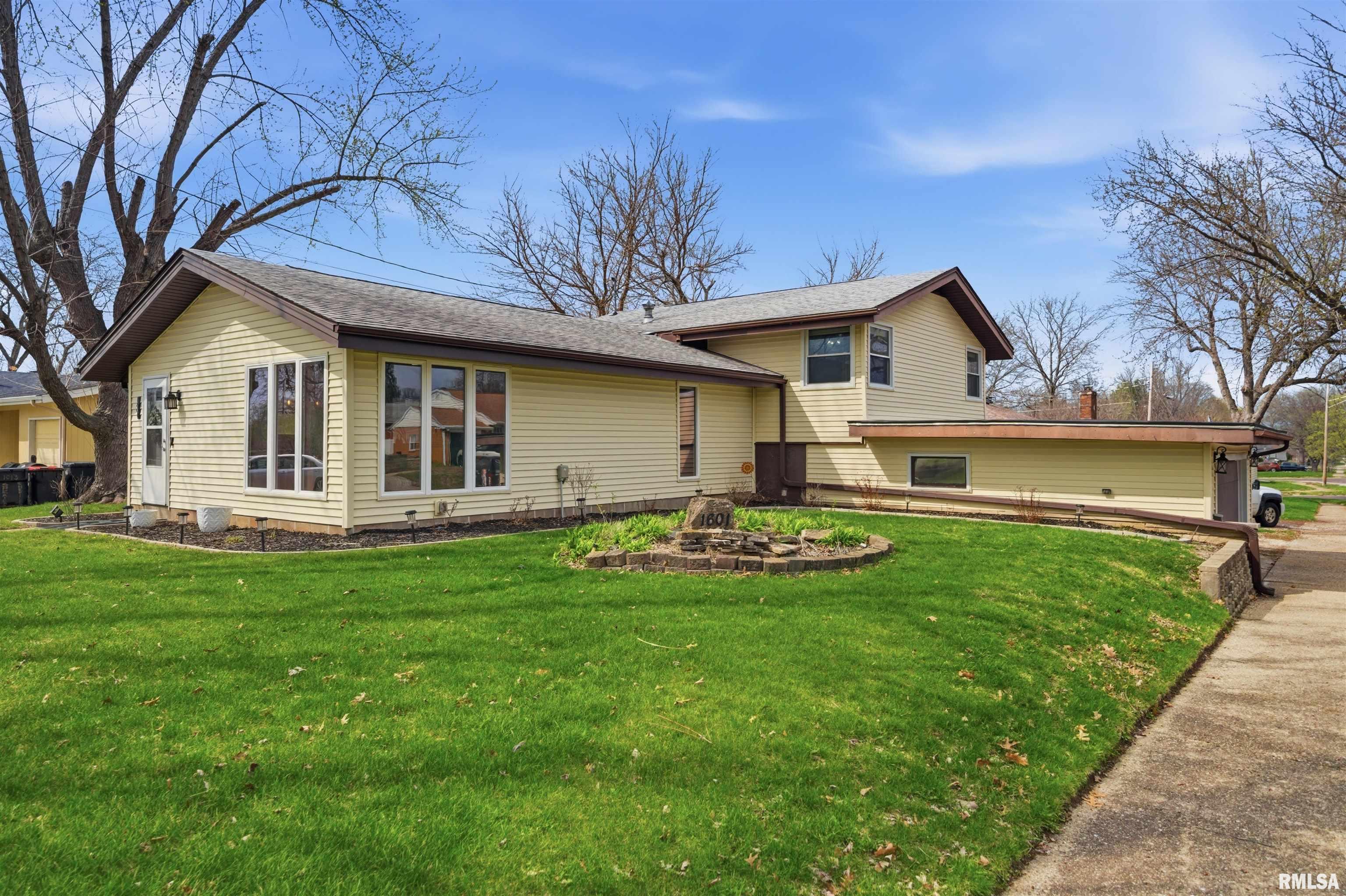 1601 North 11th Street Pekin, IL 61554 - Photo 2 of 36